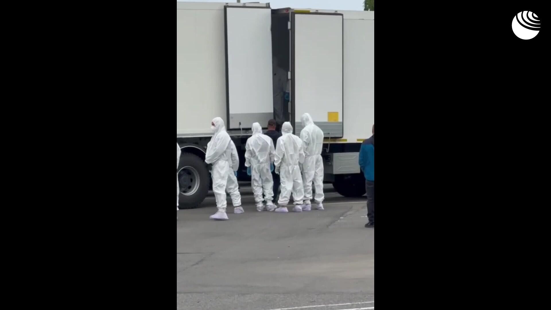 Видео начавшегося процесса передачи тел погибших солдат - РИА Новости, 1920, 11.06.2025