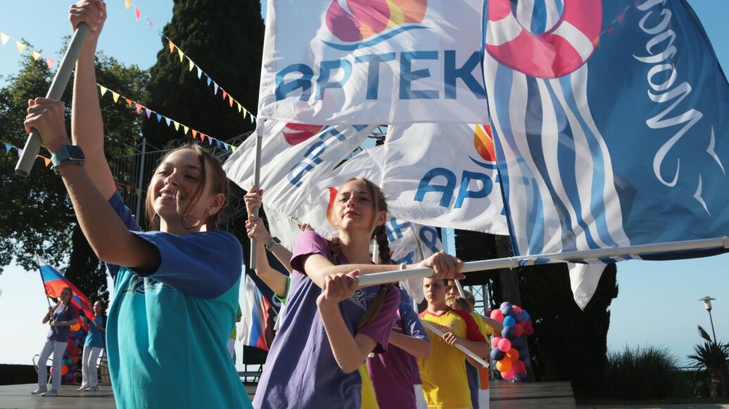 От брезентовых палаток до космических технологий: как менялся "Артек"