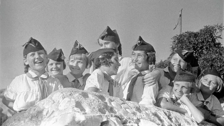 Пионерский лагерь-санаторий Артек имени В.М.Молотова (ныне Международный детский центр), Крым, Гурзуф. 1940 год