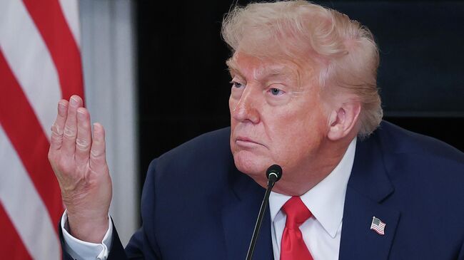 Президента США Дональд Трамп во время конференции по инвестированию Invest America Roundtable