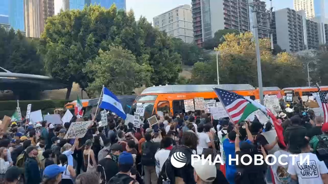 Марш протестующих в Лос-Анджелесе