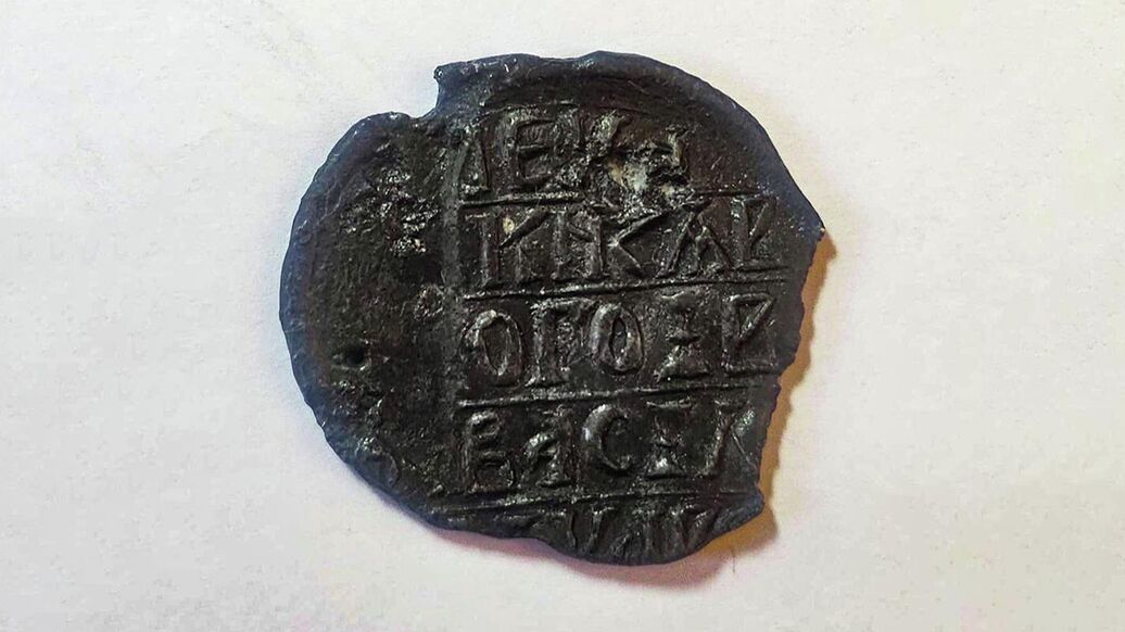 © Фото :  официальный портал Мэра и Правительства Москвы<br>Археологи нашли печать времен Ивана III в Романовом переулке в Москве