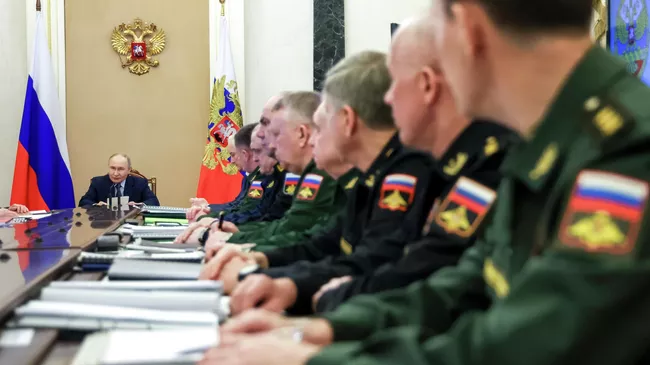 Президент РФ Владимир Путин проводит совещание по рассмотрению основных параметров проекта государственной программы вооружения. 11 июня 2025