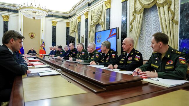 Президент РФ Владимир Путин проводит совещание по рассмотрению основных параметров проекта государственной программы вооружения. 11 июня 2025