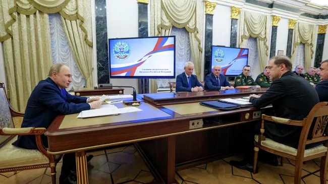 Президент Владимир Путин провел совещание по рассмотрению основных параметров проекта государственной программы вооружения. 11 июня 2025