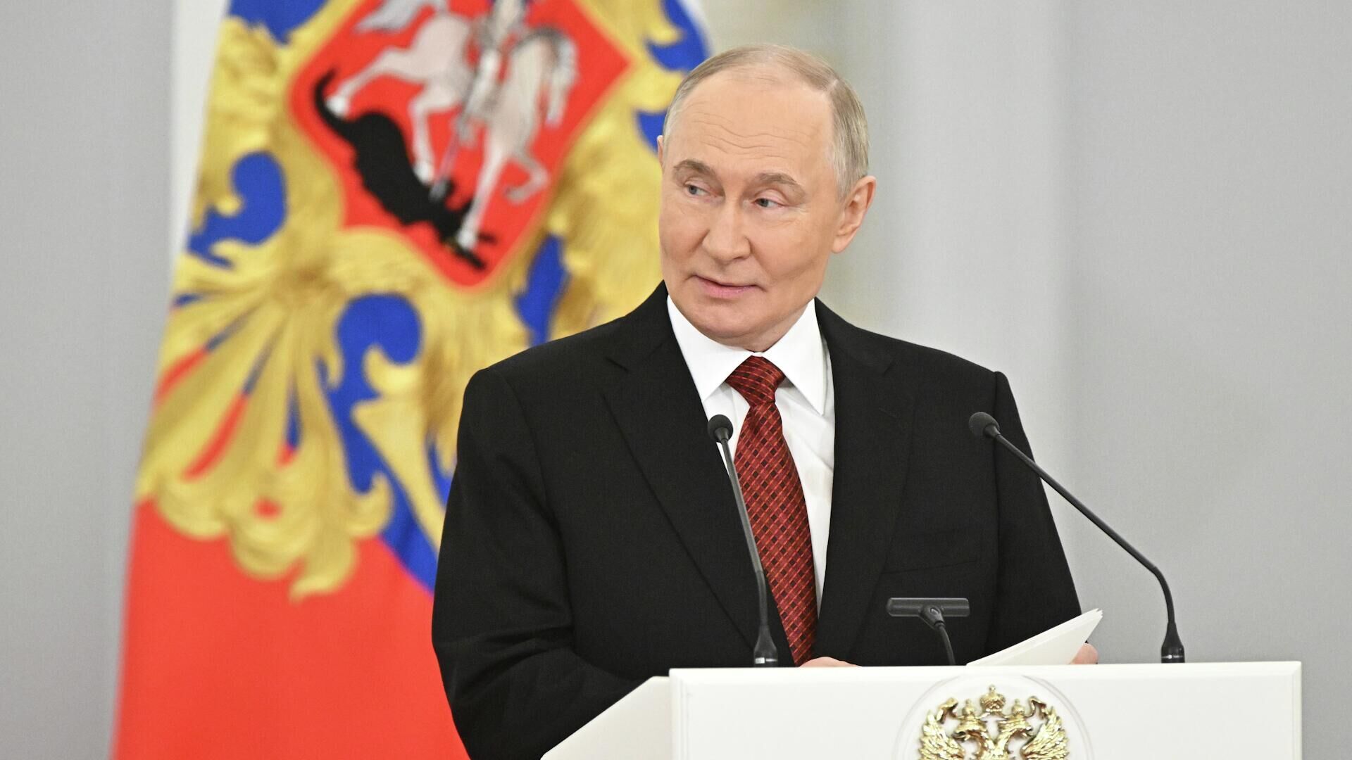 Путин: преданность россиян Родине укрепляет силу, независимость и суверенитет страны - РИА Новости, 1920, 12.06.2025