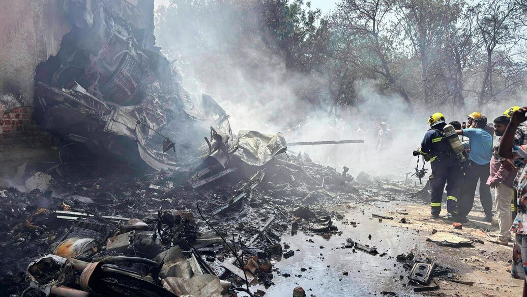 Пилоты упавшего в Индии самолета подали сигнал бедствия после взлета