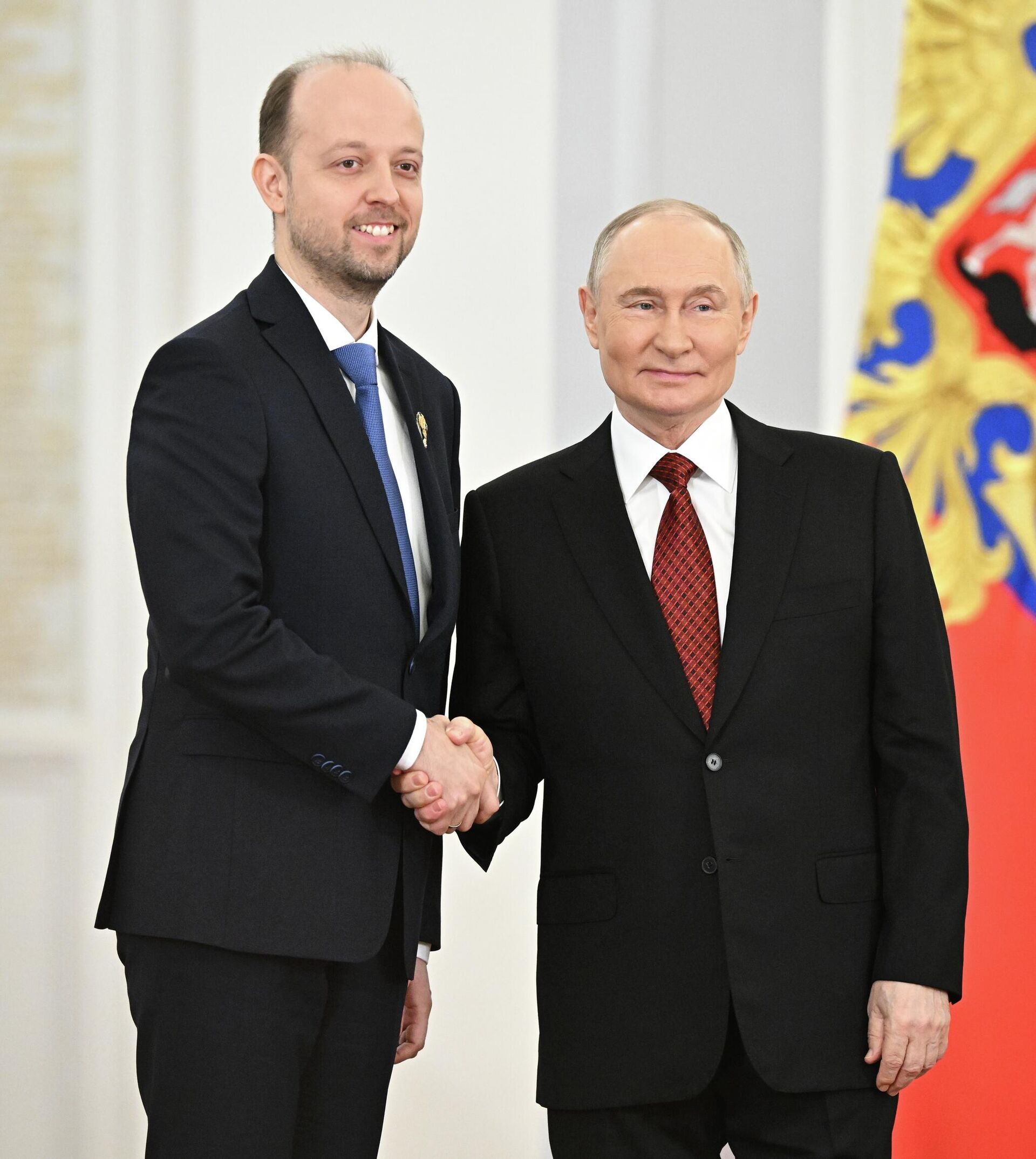 Президент РФ Владимир Путин и лауреат Государственной премии 2024 года в области науки и технологий ведущий научный сотрудник - заведующий лабораторией Московского физико-технического института Максим Никитин Президент РФ Владимир Путин и лауреат Государственной премии 2024 года в области науки и технологий ведущий научный сотрудник - заведующий лабораторией Московского физико-технического института Максим Никитин - РИА Новости, 1920, 12.06.2025
