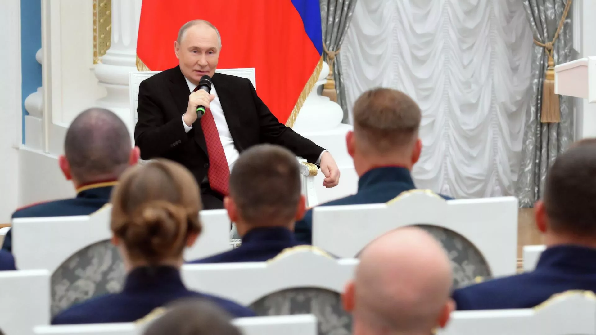 Путин и Герой России обсудили, сколько Франций могло бы поместиться на территории Якутии - РИА Новости, 1920, 12.06.2025