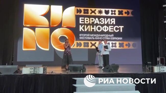 Симоньян открыла гала-премьеру фильма Семь дней Петра Семеныча