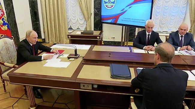 Путин на совещании по развитию ПВО, дронов и космических войск