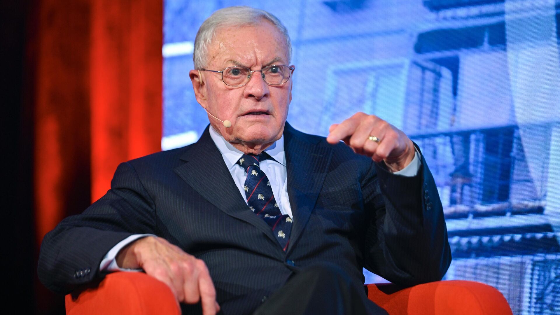 Трамп Украинаға Ресейге алыс қашықтықтағы қарумен соққы беруге рұқсат етті