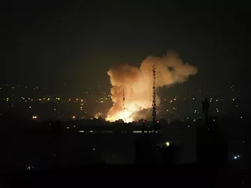 Дым на месте израильского удара в Тегеране