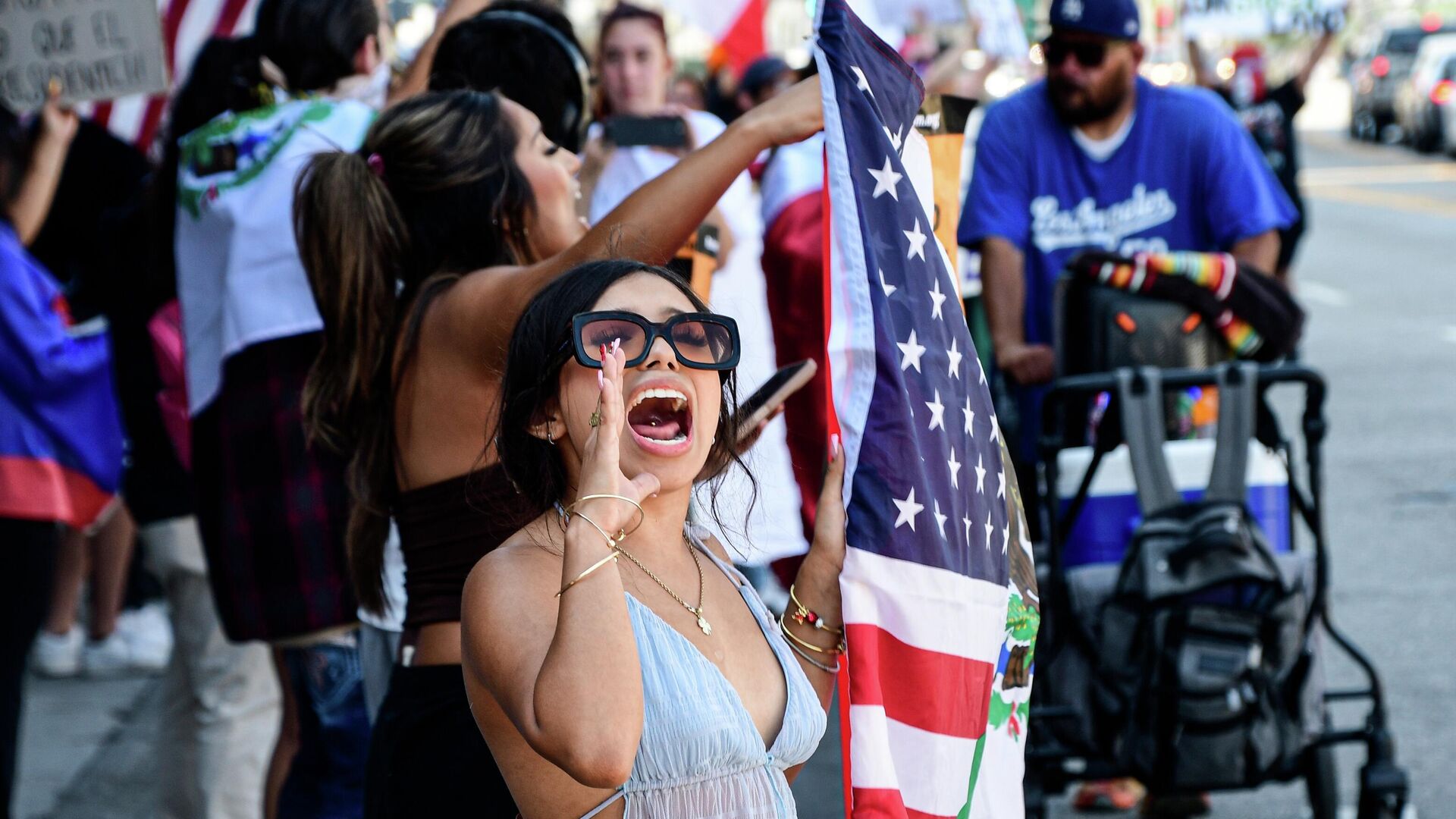 Протесты в Лос-Анджелесе Протесты в Лос-Анджелесе - РИА Новости, 1920, 17.06.2025