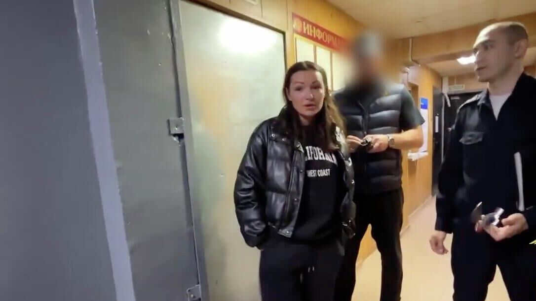 Женщина, записавшая видео с оскорблениями в адрес бойцов СВО - РИА Новости, 1920, 13.06.2025