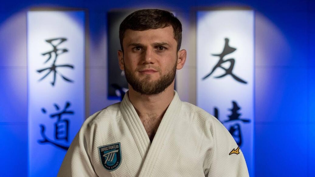 Российский дзюдоист взял первое золото после возвращения флага