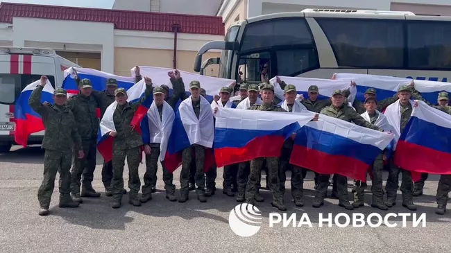 Группа российских военнослужащих возвращена из плена