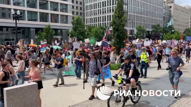 В Вашингтоне проходит марш с призывом к отставке Трампа