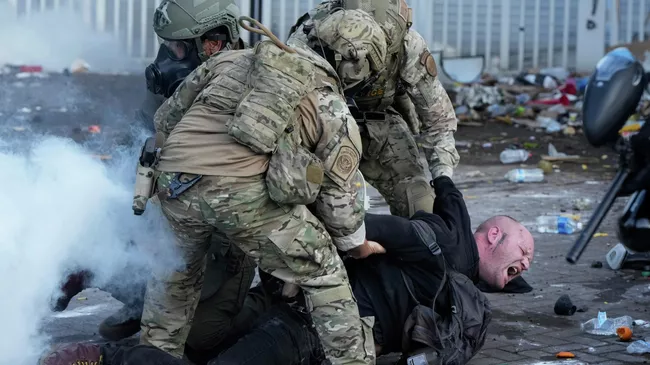 Акция протеста День без королей против политики Трампа в Лос-Анджелесе, США. 14 июня 2025
