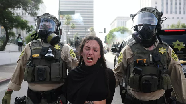 Акция протеста День без королей против политики Трампа в Лос-Анджелесе, США. 14 июня 2025