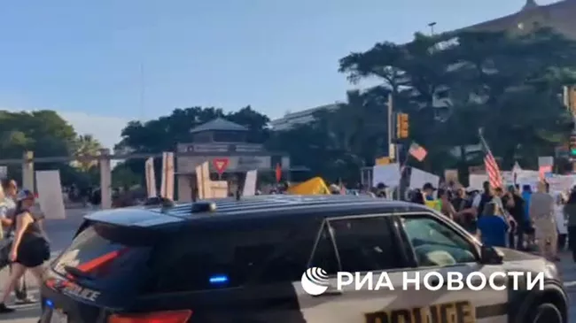 Протестующие заняли большую часть центра Сан-Антонио