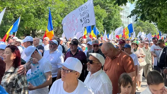 Акция в поддержку семьи и традиционных ценностей в Кишиневе, Молдавия