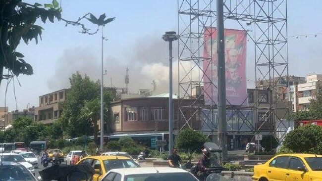 Дым на месте израильского авиаудара в Тегеране