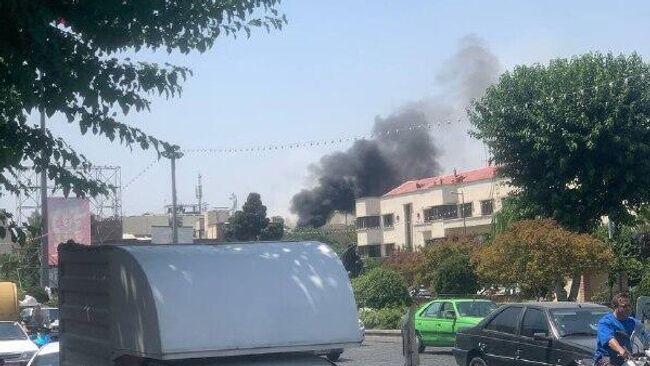 Дым на месте израильского авиаудара в Иране