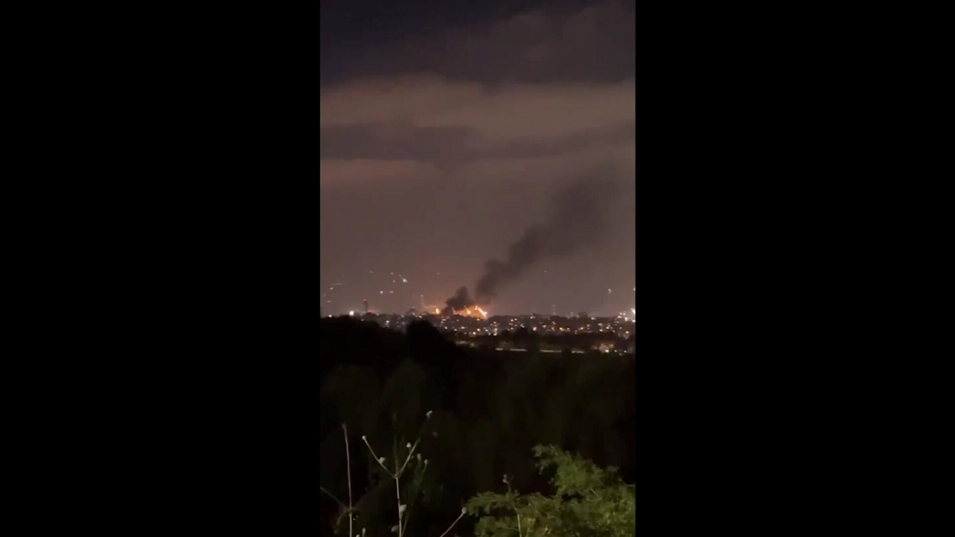 Попадание в район аэропорта Бен Гурион в Тель-Авиве, по информации агенства Tasnim Попадание в район аэропорта Бен Гурион в Тель-Авиве, по информации агенства Tasnim - РИА Новости, 1920, 15.06.2025