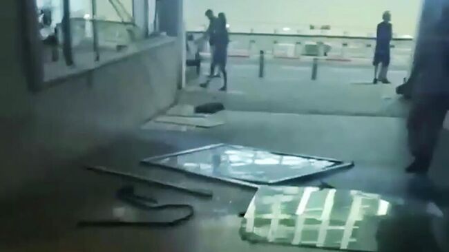 Повреждения в посольстве США в Тель-Авиве