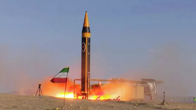 Запуск иранской ракеты Хорремшехр-4