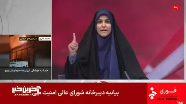 Момент удара Израиля по офису гостелерадиокомпании IRIB во время прямого эфира