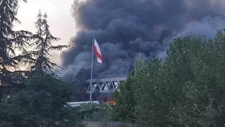 Дым на месте израильского удара по штаб-квартире иранской гостелерадиокомпании IRIB Дым на месте израильского удара по штаб-квартире иранской гостелерадиокомпании IRIB - РИА Новости, 1920, 17.06.2025