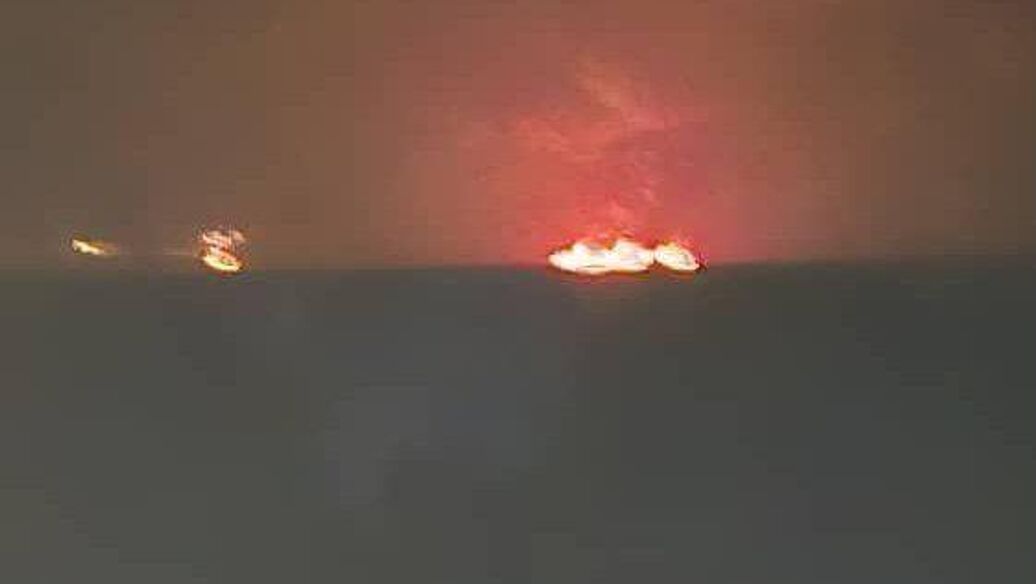 © Fars/Telegram<br>Три судна горят вблизи Ормузского пролива 