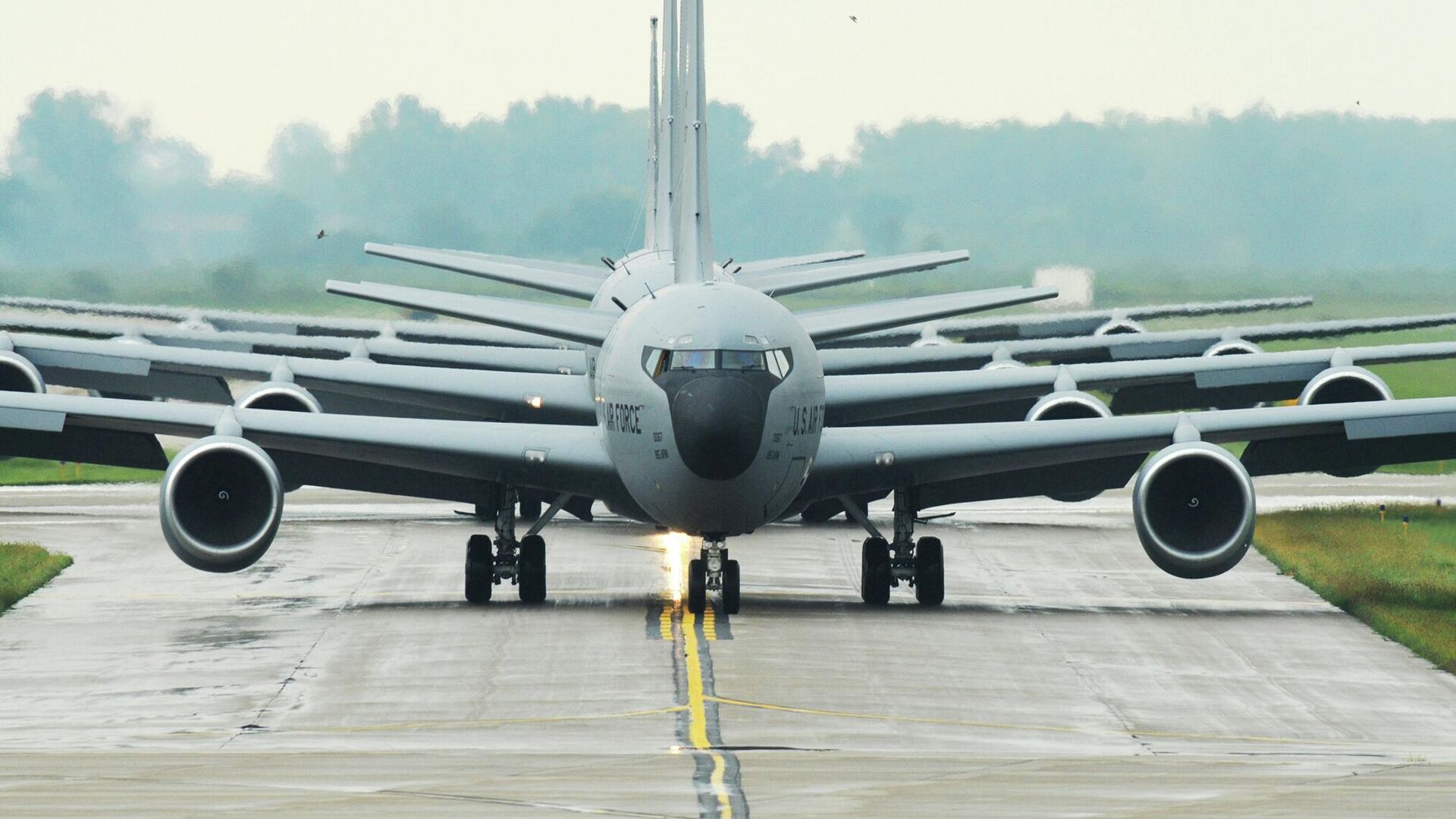 Самолеты-топливозаправщики KC-135 - РИА Новости, 1920, 17.06.2025