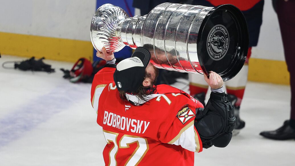 Русского героя вновь оставили без награды. Америка ограбила Бобровского?