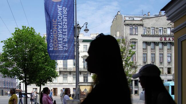 Баннеры с символикой Петербургского международного экономического форума 