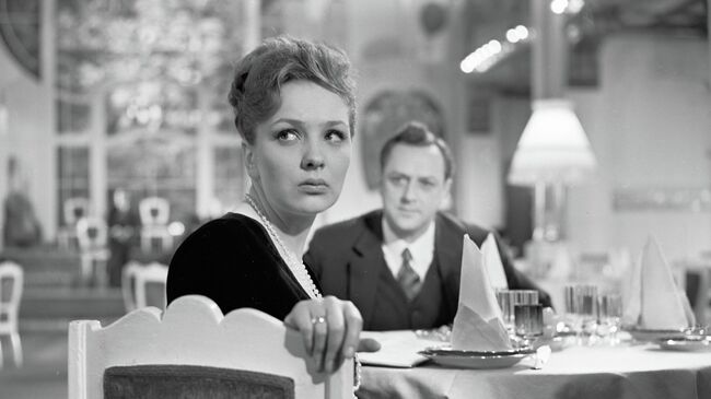 Наталья Тенякова в роли Тони в фильме Ильи Гурина Наши знакомые Наталья Тенякова в роли Тони в фильме Ильи Гурина Наши знакомые