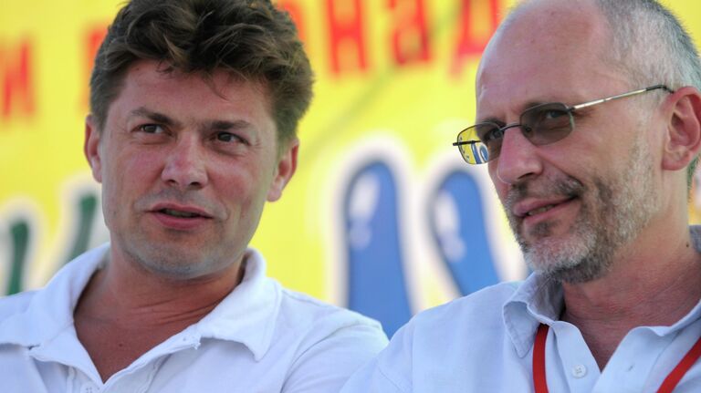 Актер Сергей Белоголовцев и режиссер, актер и телеведущий Александр Гордон во время пресс-конференции перед открытием XIII всероссийского фестиваля визуальных искусств в детском центре Орленок