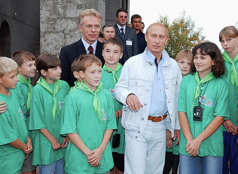 Президент РФ Владимир Путин во время посещения Всероссийского детского центра Орленок