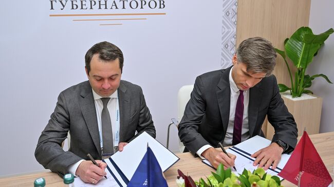 Подписание трехстороннего соглашения о сотрудничестве между правительством Мурманской области, Мурманским арктическим университетом и Государственной корпорацией Роскосмос