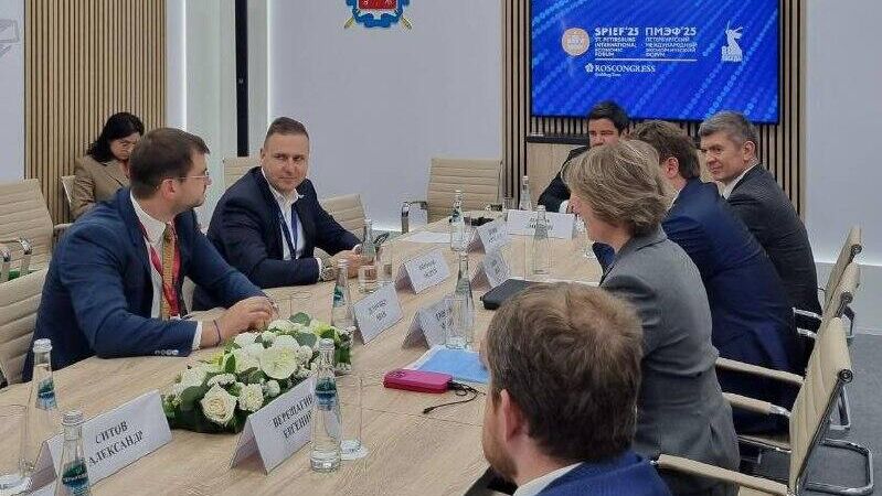 Дискуссионная сессия Продвижение отечественной продукции на внешних рынках и стимулирование роста несырьевого неэнергетического экспорта на полях Петербургского международного экономического форума Дискуссионная сессия Продвижение отечественной продукции на внешних рынках и стимулирование роста несырьевого неэнергетического экспорта на полях Петербургского международного экономического форума - РИА Новости, 1920, 18.06.2025