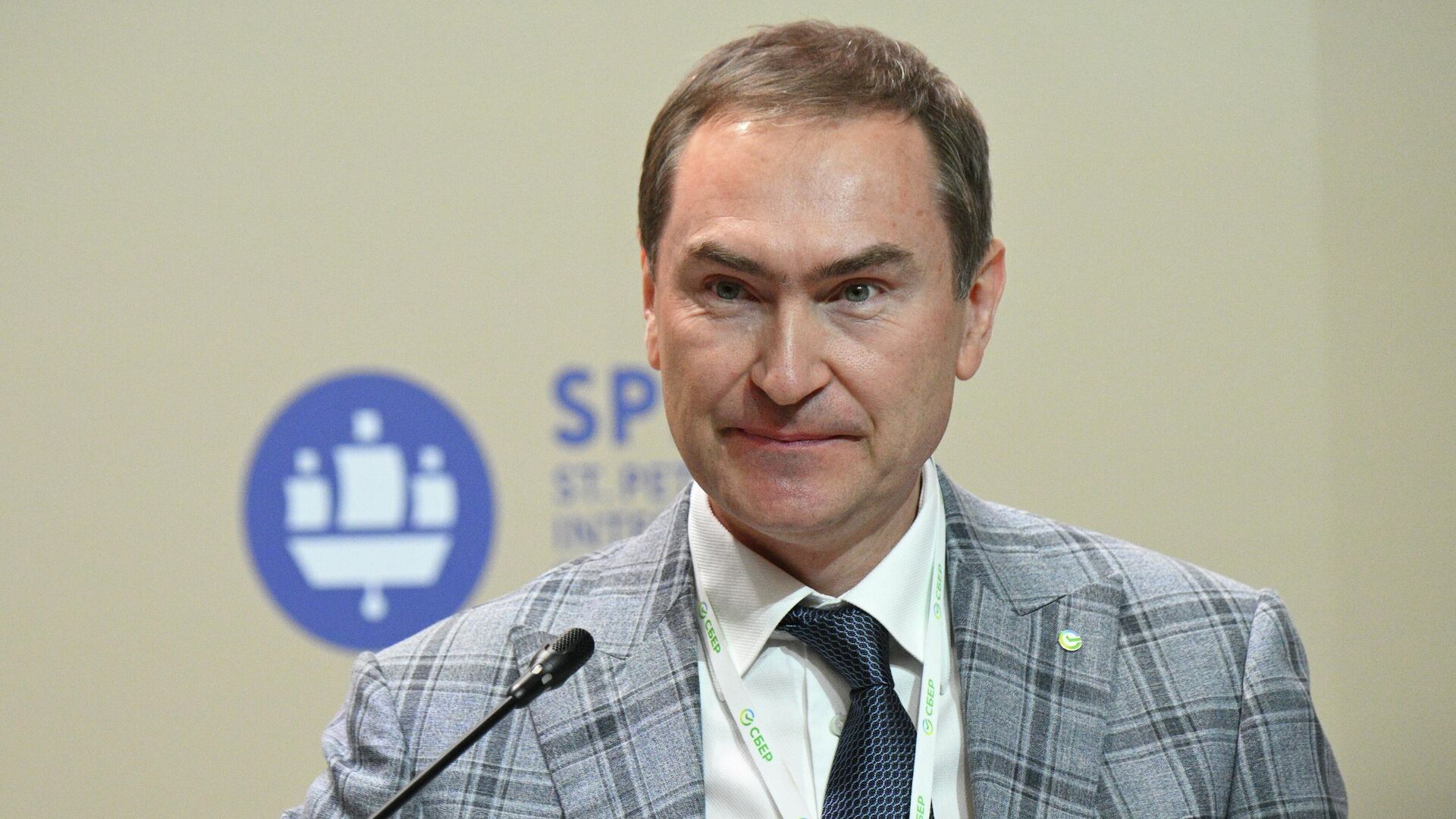 Первый заместитель председателя правления ПАО Сбербанк Александр Ведяхин - РИА Новости, 1920, 19.06.2025