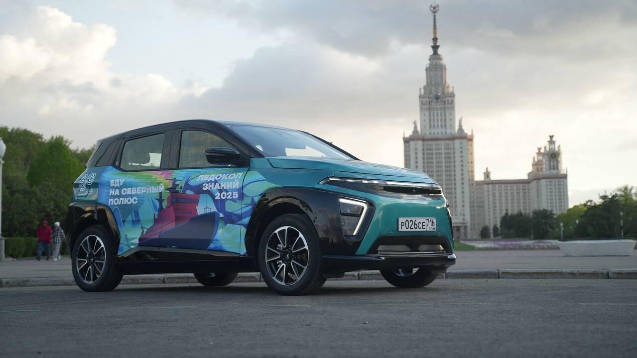 Первый российский серийный электромобиль Атом  - РИА Новости, 1920, 18.06.2025