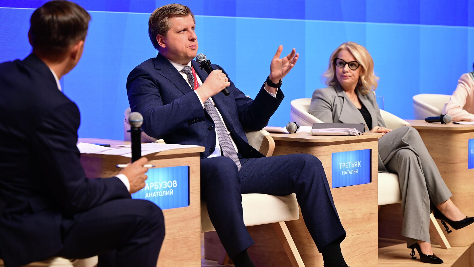 Глава ДИПП Москвы Анатолий Гарбузов на сессии ПМЭФ-2025 Развитие сквозных технологий в Москве для масштабного технологического прорыва отечественной промышленности - РИА Новости, 1920, 18.06.2025