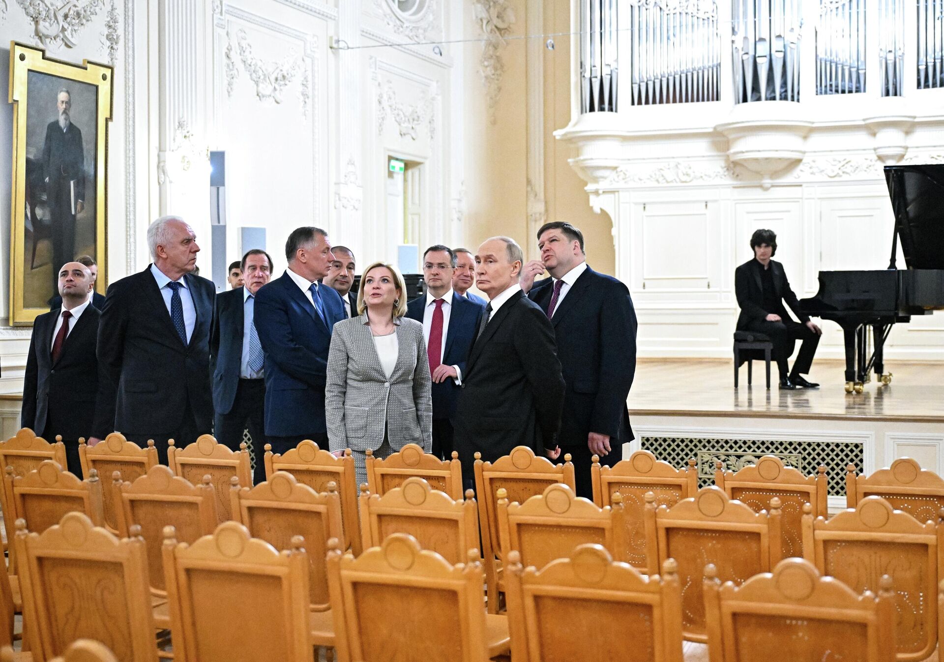Президент Владимир Путин посетил Санкт-Петербургскую государственную консерваторию им. Н.А. Римского-Корсакова Президент Владимир Путин посетил Санкт-Петербургскую государственную консерваторию им. Н.А. Римского-Корсакова - РИА Новости, 1920, 18.06.2025