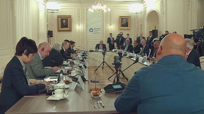 Владимир Путин проводит встречу с руководителями международных информагентств