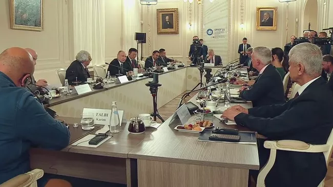 Владимир Путин проводит встречу с руководителями международных информагентств