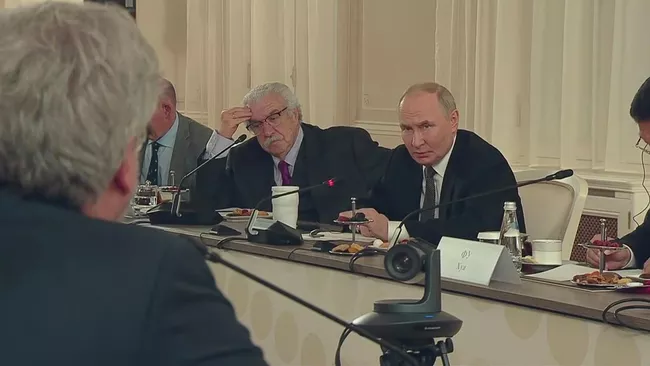 Владимир Путин проводит встречу с руководителями международных информагентств