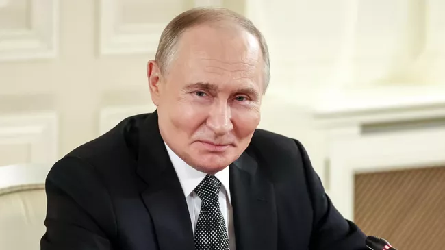 Президент РФ Владимир Путин на встрече с руководителями международных информационных агентств в Санкт-Петербурге